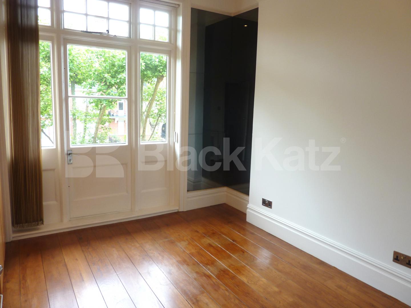 			LUXURY 3 BED 2 BATH!, 3 Bedroom, 1 bath, 1 reception Flat			 Elgin Ave, MAIDA VALE